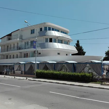 ホテル The Ship Hotel 2*